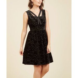 New w/o tags Noir Velvet A-Line Dress - Size 1X Modcloth Lace & Mesh